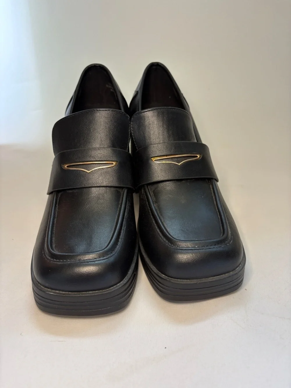 Rouge Helium Black Platform Loafer Pumps with Gold‎ Accent Size 10